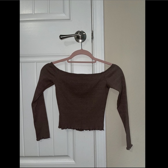 Off the Shoulder Crop Long Sleeve - Picture 2 of 3